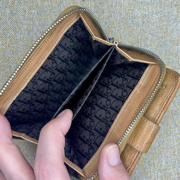Christian Dior Remove before flight wallet. - Picture 3 of 7